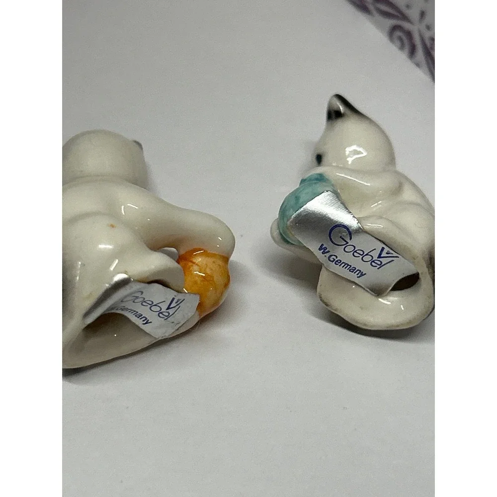 Vintage Goebel West Germany Miniature Porcelain Cats Playing with Yarn Set of 2 - Picture 3 of 4